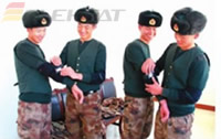 高原哨兵穿上新型防寒发热服