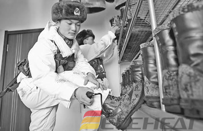 包头市基层民警穿上“电暖服装”