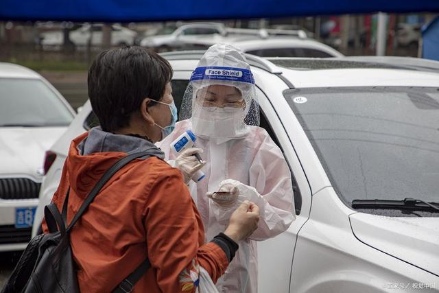 防护服散热方案：志愿者体验穿着防护服感受