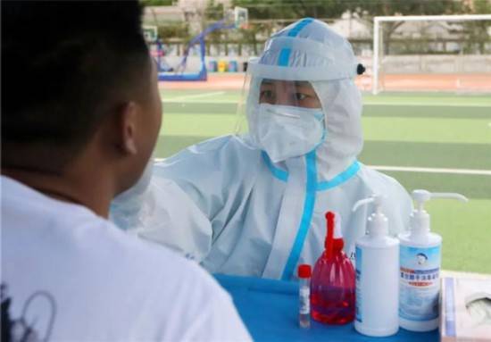 防护服配置“风冷马甲”可减少汗液流失，增强工作效率